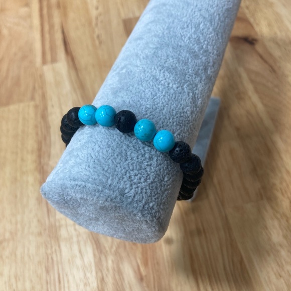 Lava rock diffuser bracelet with turquoise stone beads adjustable - Picture 4 of 5